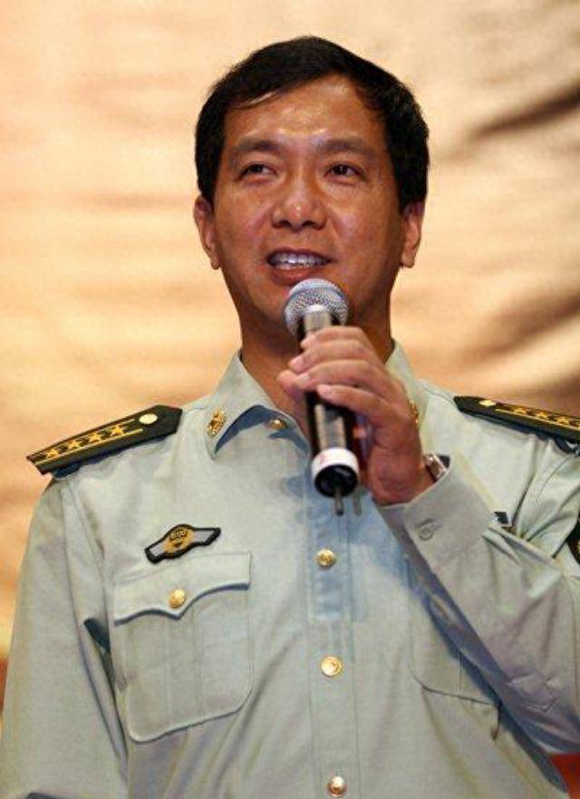 揭秘丁晓兵断臂图片背后的画家故事，揭秘丁晓兵断臂图片背后的画家传奇故事