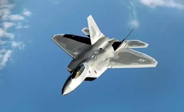 歼-20与F-22，谁更强？深度解析中美的两款顶尖战机，歼-20与F-22，中美顶尖战机深度对比解析，谁更胜一筹？