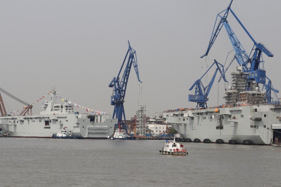 中国海军的骄傲，075型两栖攻击舰对比解析，中国海军的骄傲，深度解析075型两栖攻击舰的实力与优势