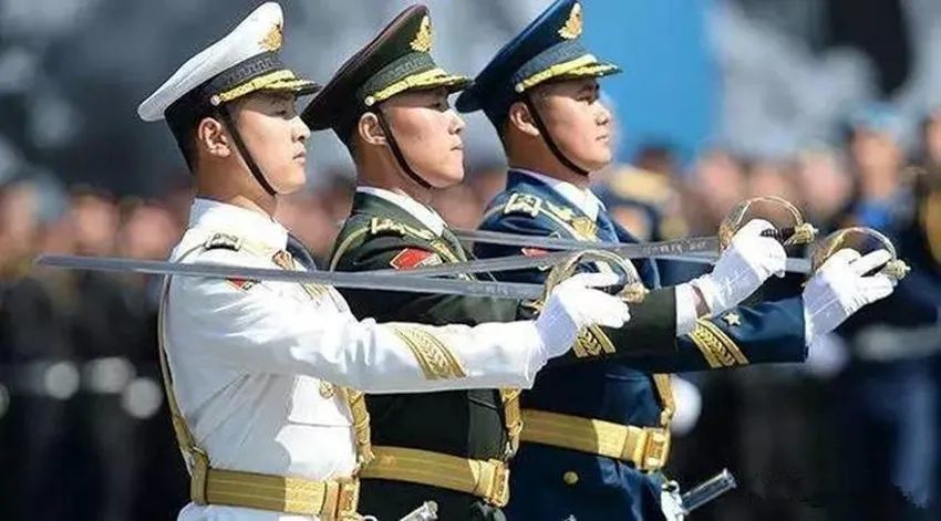 华莲奶爸与三军仪仗队，一张图片背后的故事，华莲奶爸与三军仪仗队，一张图片背后的感人故事