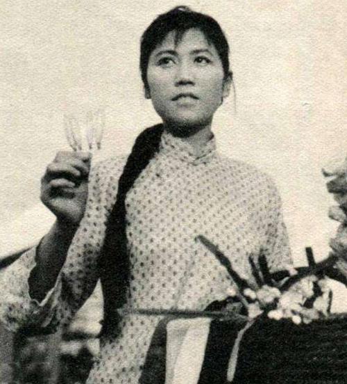 中国女军人的风采，图片中的力量与荣耀，中国女军人的风采，力量与荣耀的见证图片集