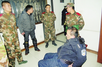 武警穿什么衣服，制服下的荣耀与责任，武警制服下的荣耀与责任，制服下的风采与担当