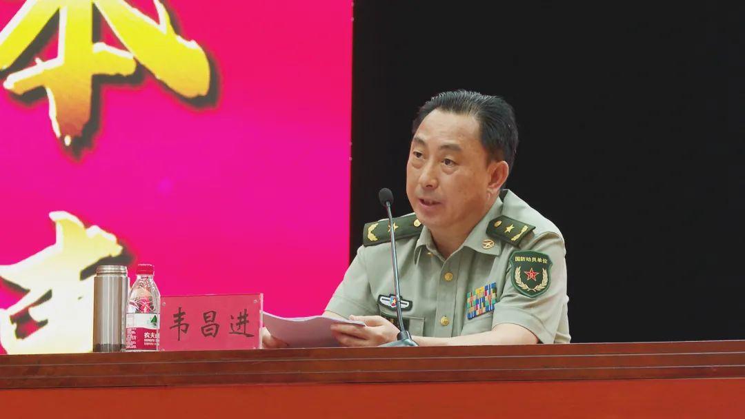 八一勋章与一等功，荣誉的对比与解读，八一勋章与一等功，荣誉对比与深度解读