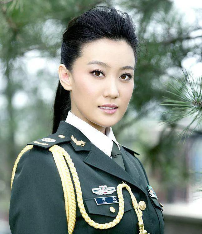 中国女兵的军旅精神，坚韧、勇敢与担当，中国女兵，坚韧、勇敢与担当的军旅精神
