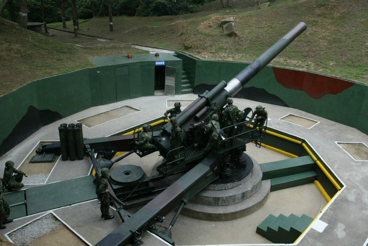 美国M1A2型240毫米榴弹炮，现代战争中的巨炮霸主，美国M1A2型240毫米榴弹炮，现代战争巨炮霸主