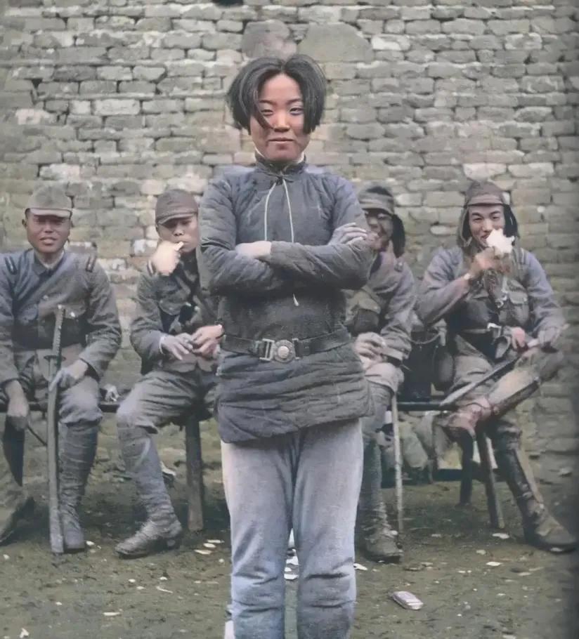 女兵正式集体照片，展现力量与荣耀的瞬间，女兵集体照片，力量与荣耀的定格时刻