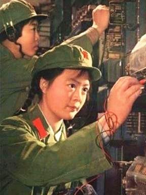 关于为何不再穿65式军装的探讨，为何不再穿65式军装，深度探讨原因与变迁