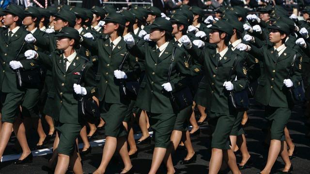 女兵开放照片，展现女性力量与美丽，女兵照片展现力量与美丽，女性力量的独特魅力