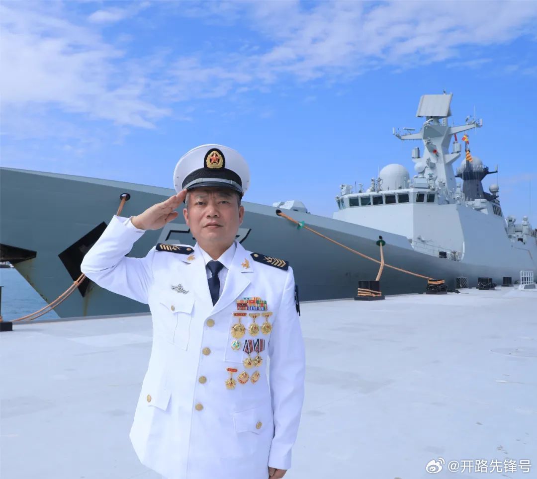 宜昌舰舰长，领航新时代的海军英雄，宜昌舰舰长领航新时代的海军英雄之路