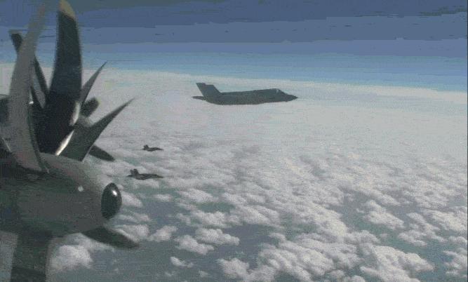 歼-16夜间起降视频，展现中国空军力量的卓越与不凡，歼-16夜间起降展现中国空军卓越力量
