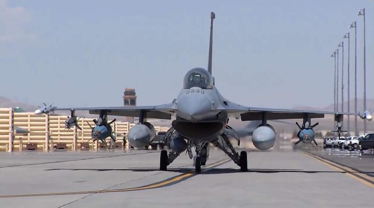 揭秘F-16战斗机的推力之谜，多少吨?，揭秘F-16战斗机推力之谜，推力究竟多少吨？