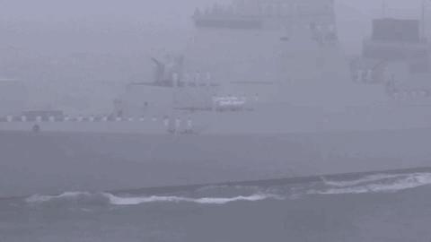 中国海军舰艇穿越日本，展现大国海军风采与实力，中国海军舰艇穿越日本彰显大国海军风采与实力