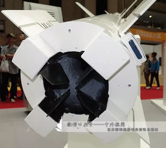 导弹上的翼与舵，解析其定义与功能，导弹翼与舵，定义与功能解析
