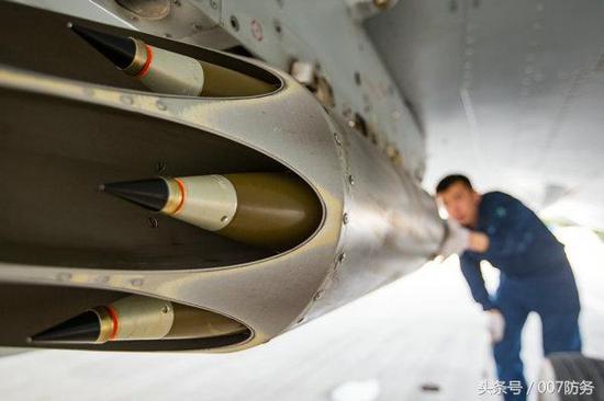 歼-82M战斗机，空中力量的崭新篇章，歼-82M战斗机，空中力量的新纪元