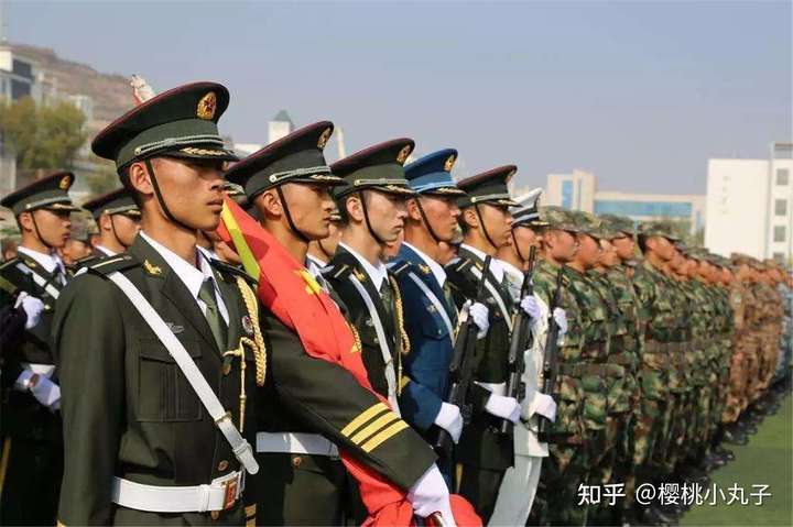 大学生入伍与国防生的区别，大学生入伍与国防生的差异解析