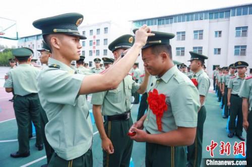 探索与革新，2020年武警服装的演变与特点，探索与革新，2020年武警服装演变及特点解析