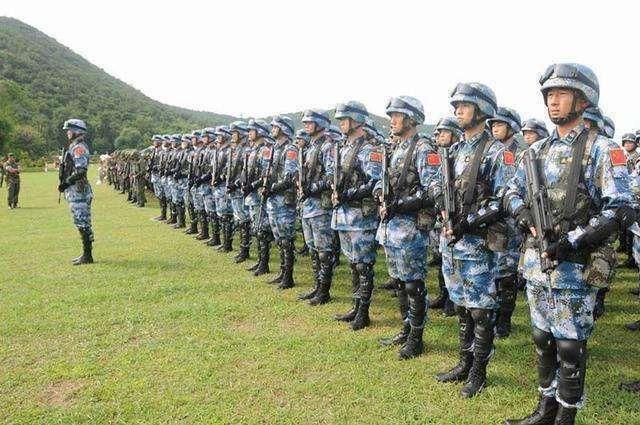 武警星空迷彩服会配发吗，解析迷彩服的发展历程与未来趋势，武警星空迷彩服将配发，揭秘迷彩服演变历程与未来趋势展望