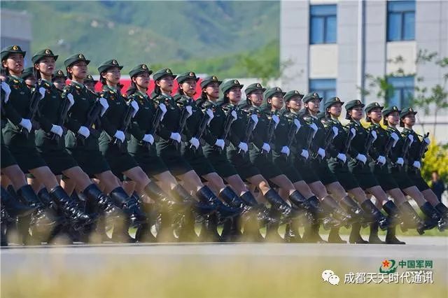 中国女兵方队阅兵仪式，荣耀与力量的展现，中国女兵方队阅兵仪式，荣耀与力量的璀璨展现