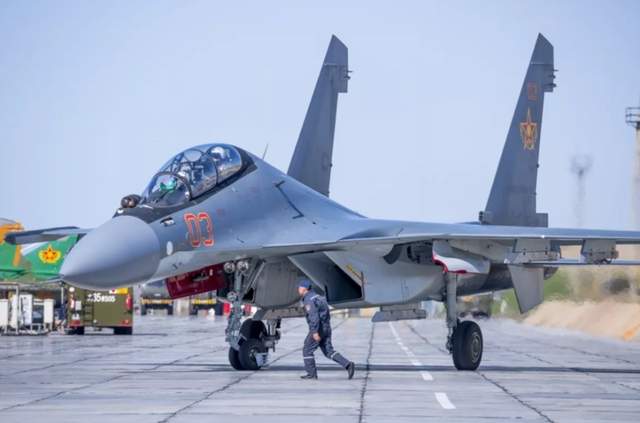 海航歼-11B，中国空军力量的璀璨明珠，海航歼-11B，中国空军力量的骄傲典范