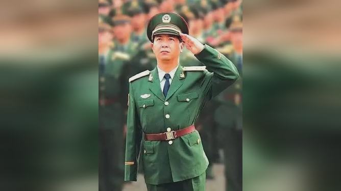 老山英雄丁晓兵，断臂之勇与爱情的力量，老山英雄丁晓兵，断臂之勇与爱情的力量闪耀人生