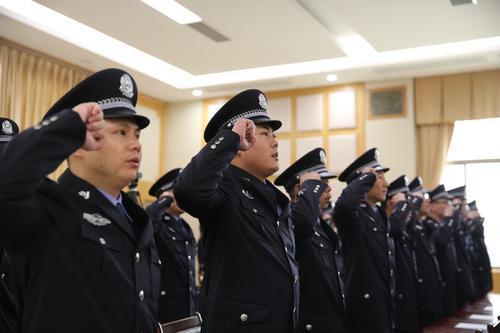 武警体能训练服短袖换装，新时代军事训练装备的创新与发展，武警体能训练服短袖换装，新时代军事训练装备创新与发展概述