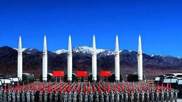 关于东风导弹的口号，威震长空，东风护我疆界，东风导弹威震长空，护疆界安全无懈可击