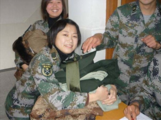 中国女兵，美丽不仅仅是外貌的体现，中国女兵，美丽内外兼修的力量展现