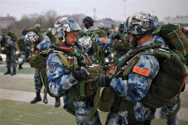 我国空降兵所属兵种深度解析，我国空降兵兵种深度解析与特点探究