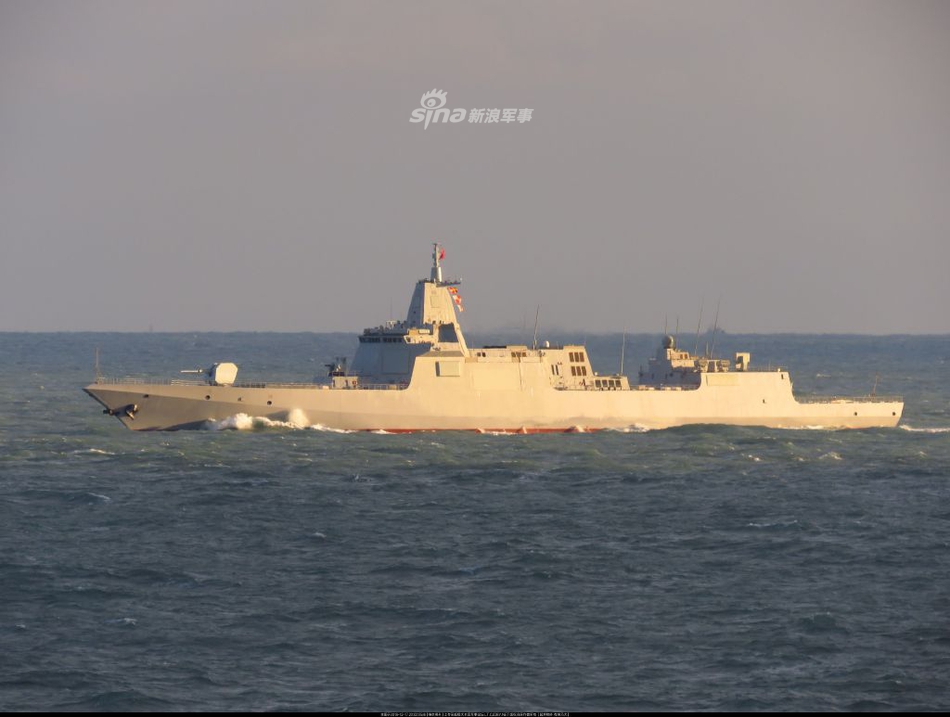 中国海军第一艘万吨军舰，新时代的海洋守护者，中国海军万吨军舰，新时代的海洋守护者