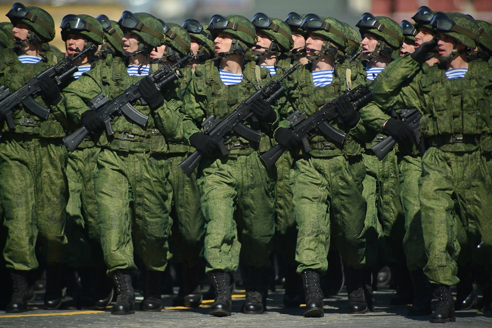 中国女兵，图片与服装的交织之美，中国女兵，图片中的服装交织之美