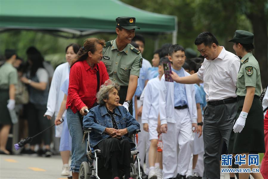 中国人民解放军军旗的意义与象征，中国人民解放军军旗的意义与象征解读