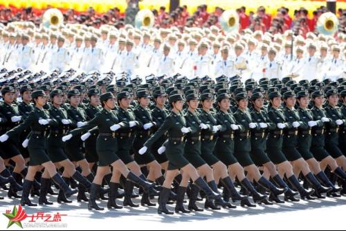 阅兵方阵中的铁骨铮铮——士兵们腰杆挺直的故事，阅兵方阵中的铁骨铮铮，士兵腰杆挺直展现风采