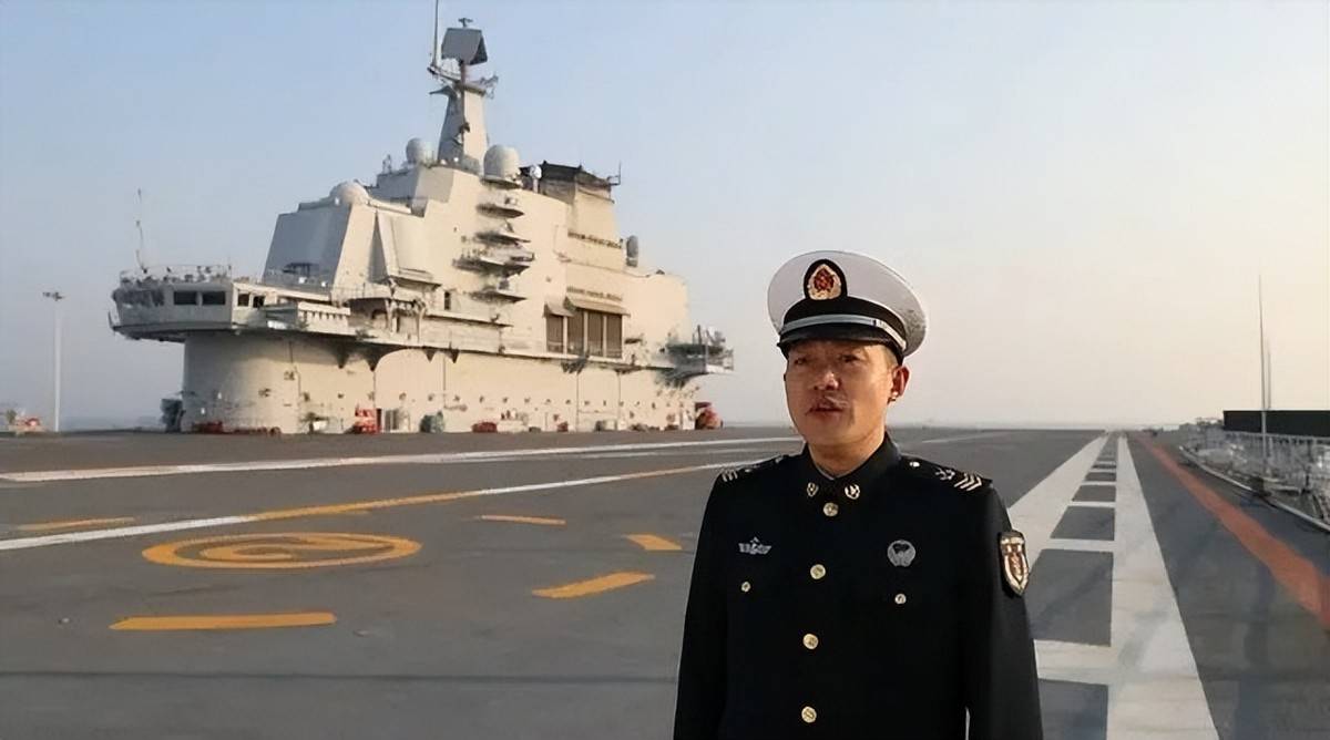 辽宁舰舰长的故事，铁血丹心铸国威，辽宁舰舰长铁血铸国威传奇故事