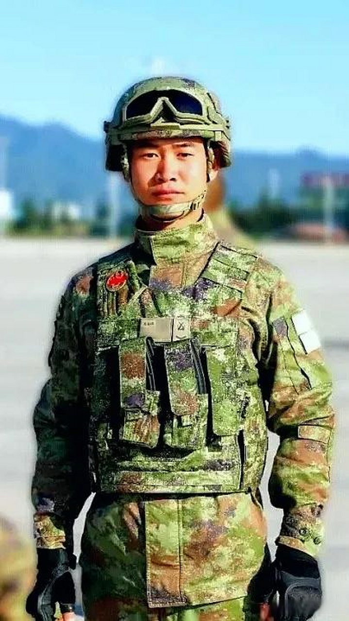 星空迷彩与21式作训服，是否相同？，星空迷彩与21式作训服对比解析，两者是否相同？