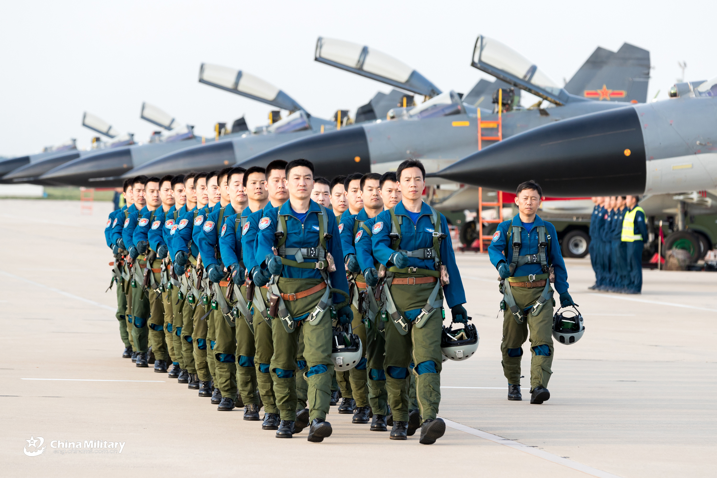 中国空军航空旅，翱翔天空的雄鹰，中国空军航空旅，雄鹰翱翔天空