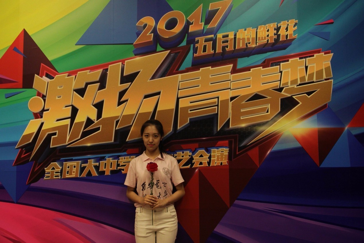 国防军事频道主持人王月，声音与视野的军事领航者，国防军事频道主持人王月，军事领域的声与视领航者
