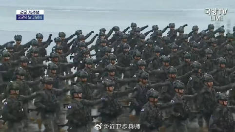韩国阅兵正步，传统与现代的交融，韩国阅兵仪式，传统与现代的步伐交融