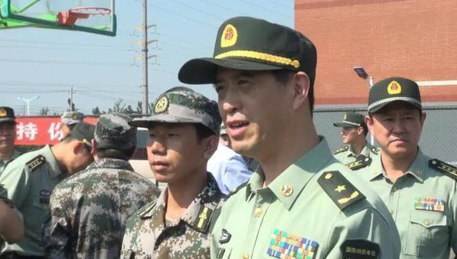 集团军军长与省军区司令员，军事体系中的层级与职责差异，集团军军长与省军区司令员，军事体系中的层级差异与职责解析
