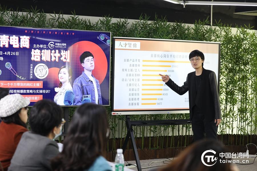 中央四套直播海峡两岸，深化交流，促进融合，中央四套直播深化海峡两岸交流，促进融合发展