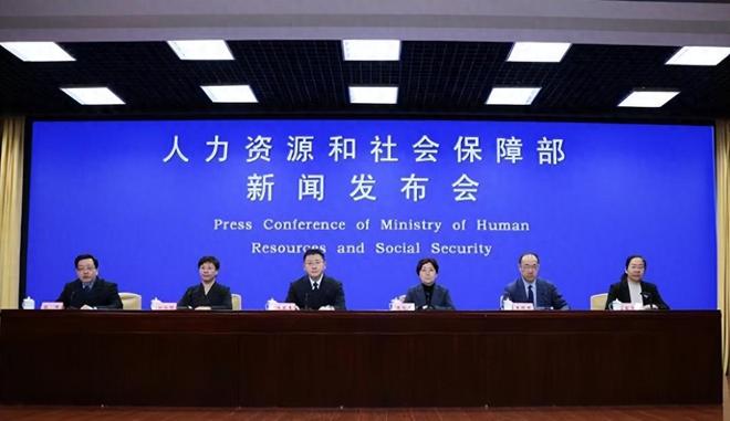 关于社会保险的最新动态，新闻发布会深度解析，社会保险最新动态深度解析，新闻发布会揭秘最新发展