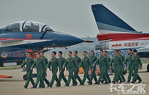 空军纪念日的意义与传承，空军纪念日，意义深远，传承光荣传统