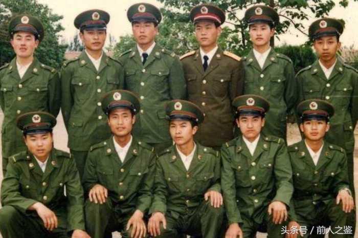 中国人民解放军97式军服，传统与现代的完美结合，中国人民解放军97式军服，传统与现代的完美融合