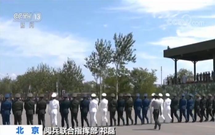 阅兵方队中的丰富兵种，一览中国军队的力量，阅兵方队展示中国军队丰富兵种力量全景