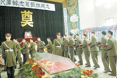红旗勋章与八一勋章，两种荣誉的象征与比较，红旗勋章与八一勋章，两种荣誉的象征及比较分析