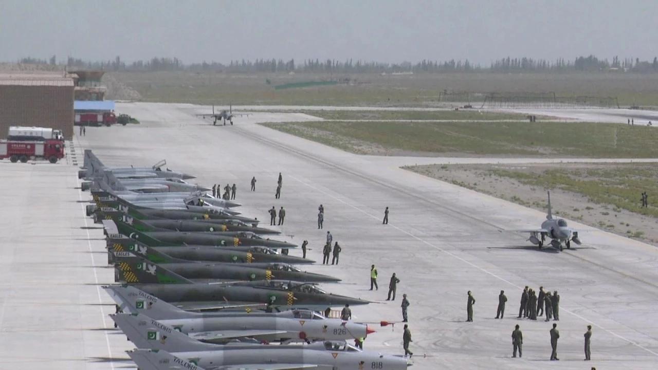中巴空军联合训练，深化军事合作，共筑空中防线，中巴空军联合训练，深化军事合作，共筑坚固空中防线