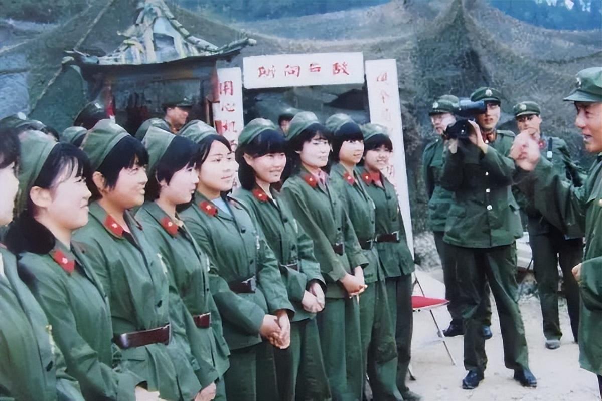 标准的中国女兵照，展现坚毅与荣耀，中国女兵坚毅荣耀风采照