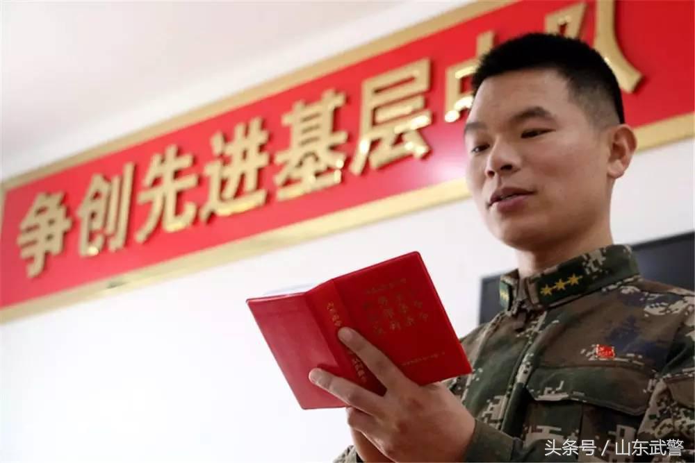 把依法治军从严治军的问题写入新时代军事战略实践，依法治军从严治军在新时代军事战略实践中的体现