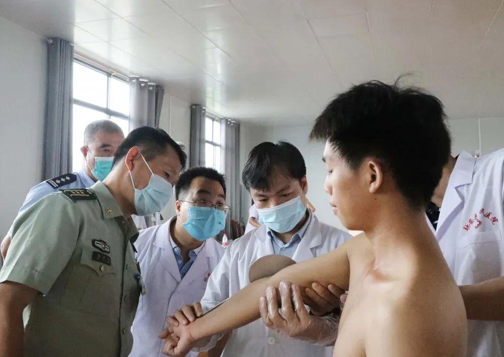 兵检图片大曝光，揭示军事体检的严谨与公正，兵检图片揭秘，军事体检的严谨与公正
