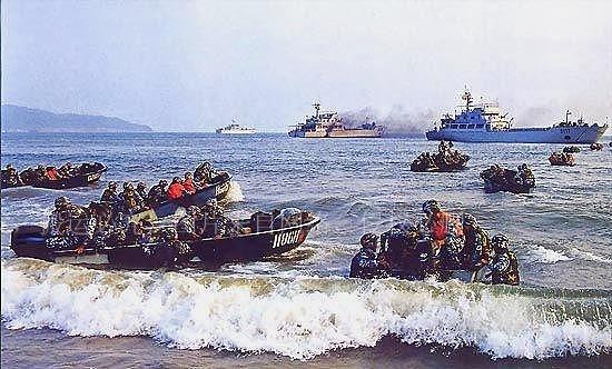 美舰穿越台湾海峡，海峡两岸关系的微妙变化与大国责任的体现，美舰穿越台湾海峡，海峡两岸关系与大国的责任考验