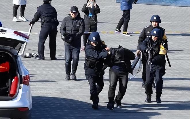 国家敢逮捕国安吗？关于权力制衡与法治精神的探讨，权力制衡与法治精神下的国安逮捕探讨，国家能否依法逮捕国安官员？